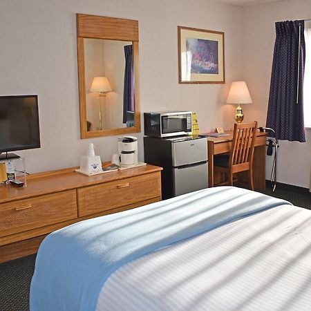 Americas Best Value Inn & Suites - Tahquamenon Country Newberry Экстерьер фото