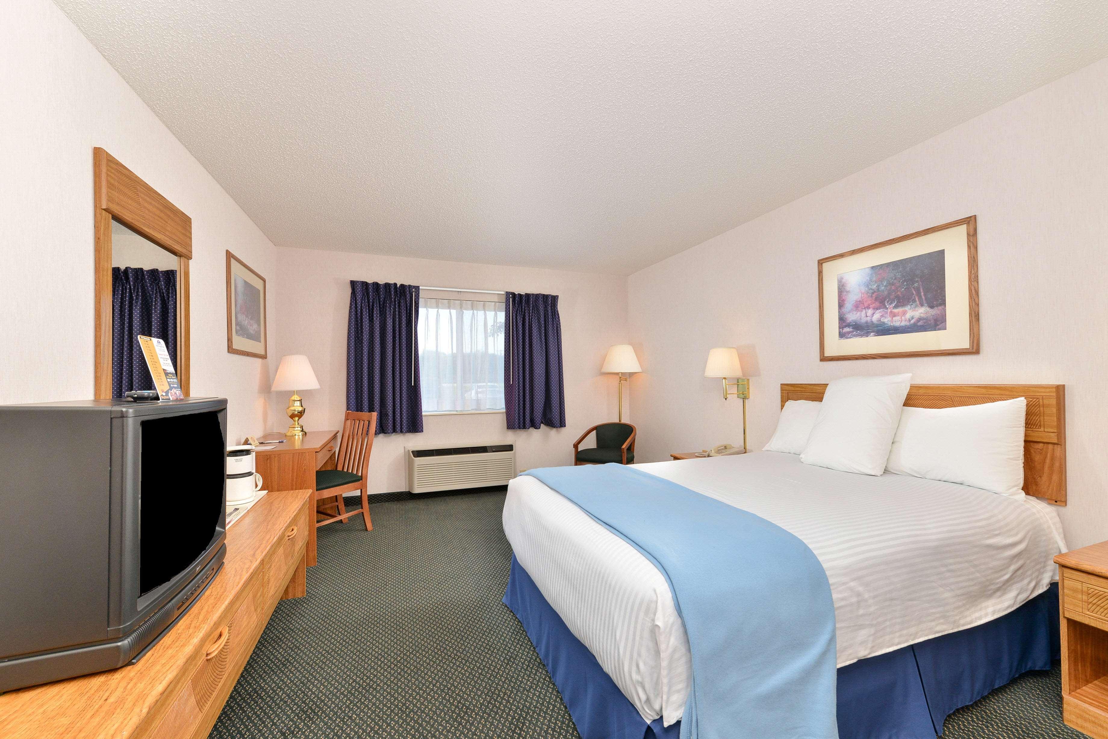 Americas Best Value Inn & Suites - Tahquamenon Country Newberry Экстерьер фото
