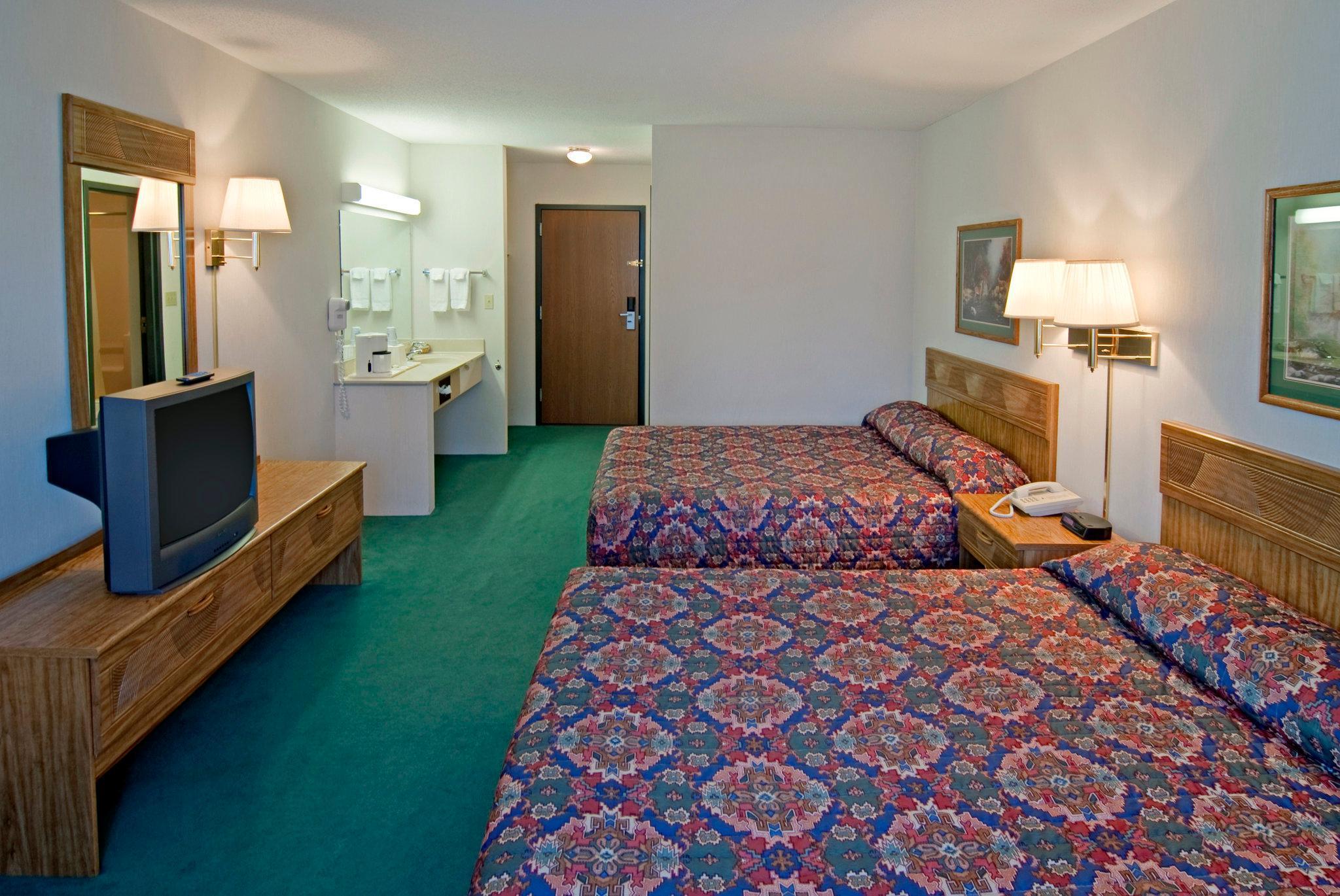 Americas Best Value Inn & Suites - Tahquamenon Country Newberry Номер фото