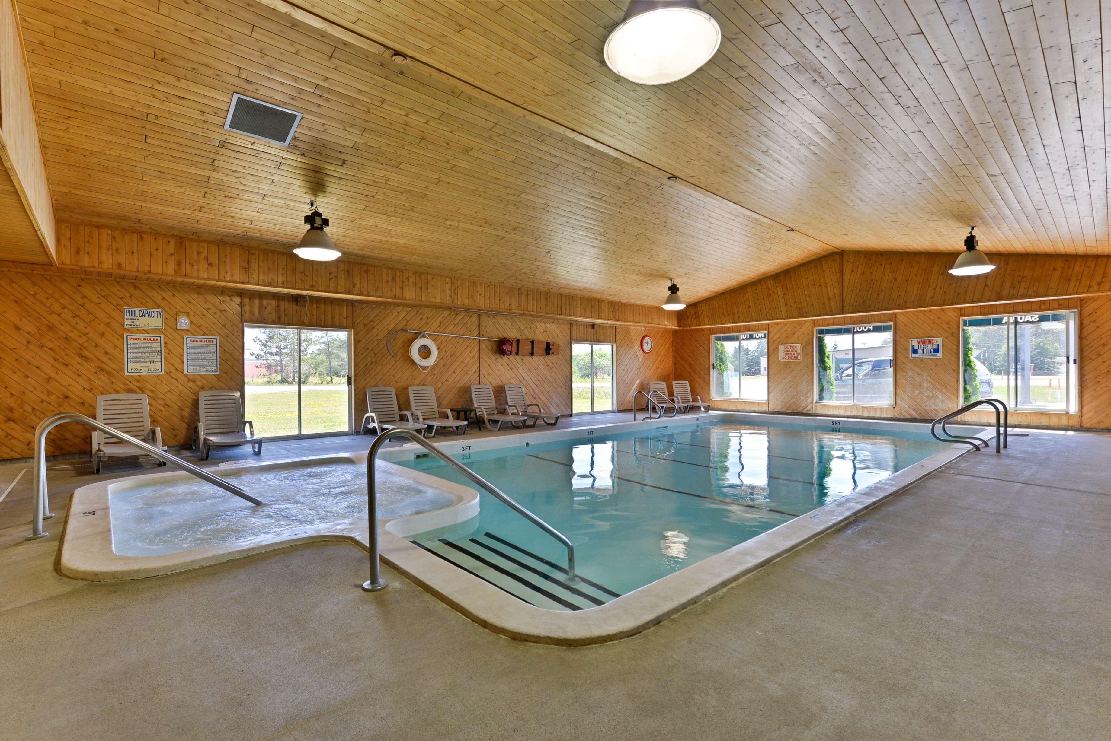 Americas Best Value Inn & Suites - Tahquamenon Country Newberry Экстерьер фото