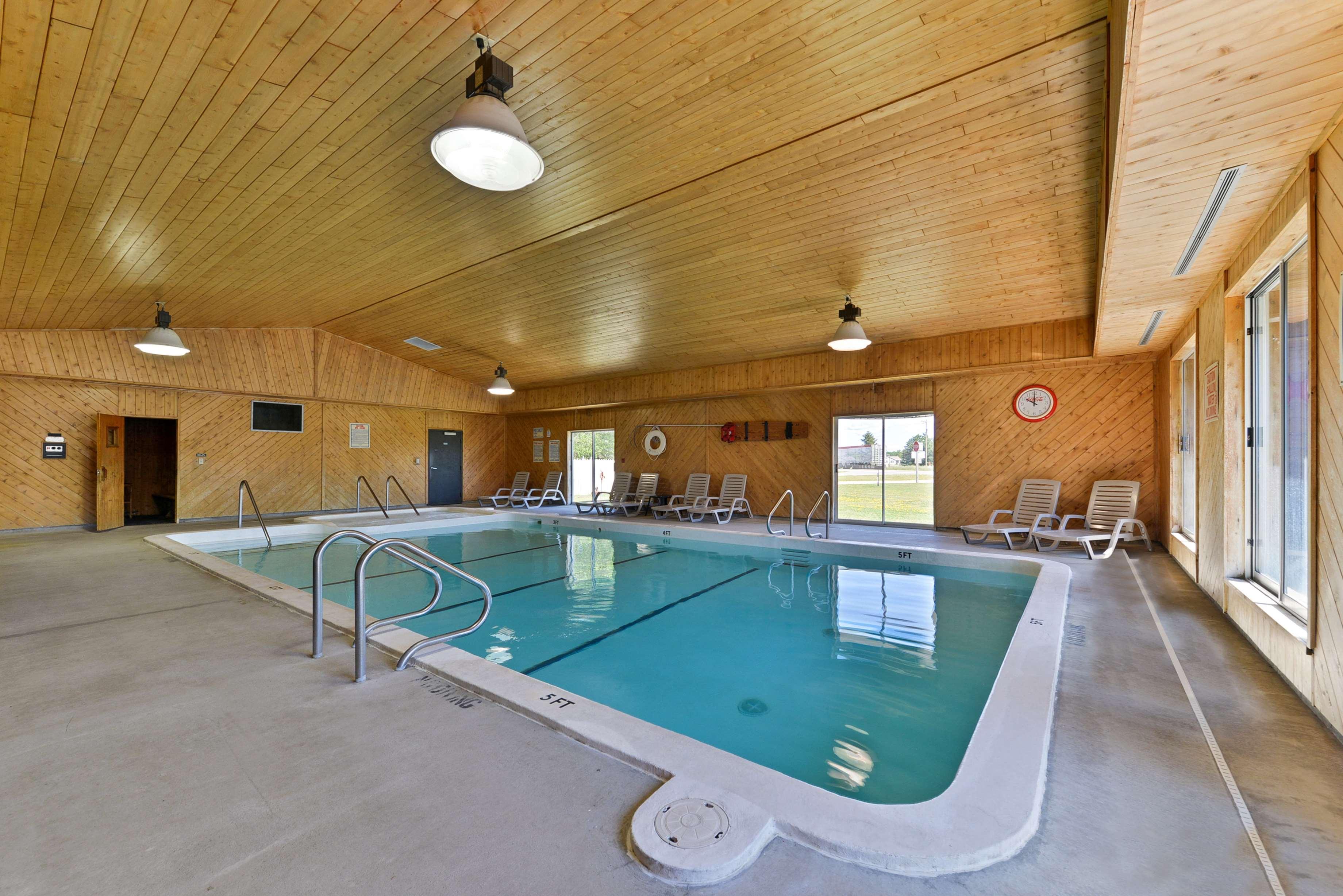 Americas Best Value Inn & Suites - Tahquamenon Country Newberry Экстерьер фото