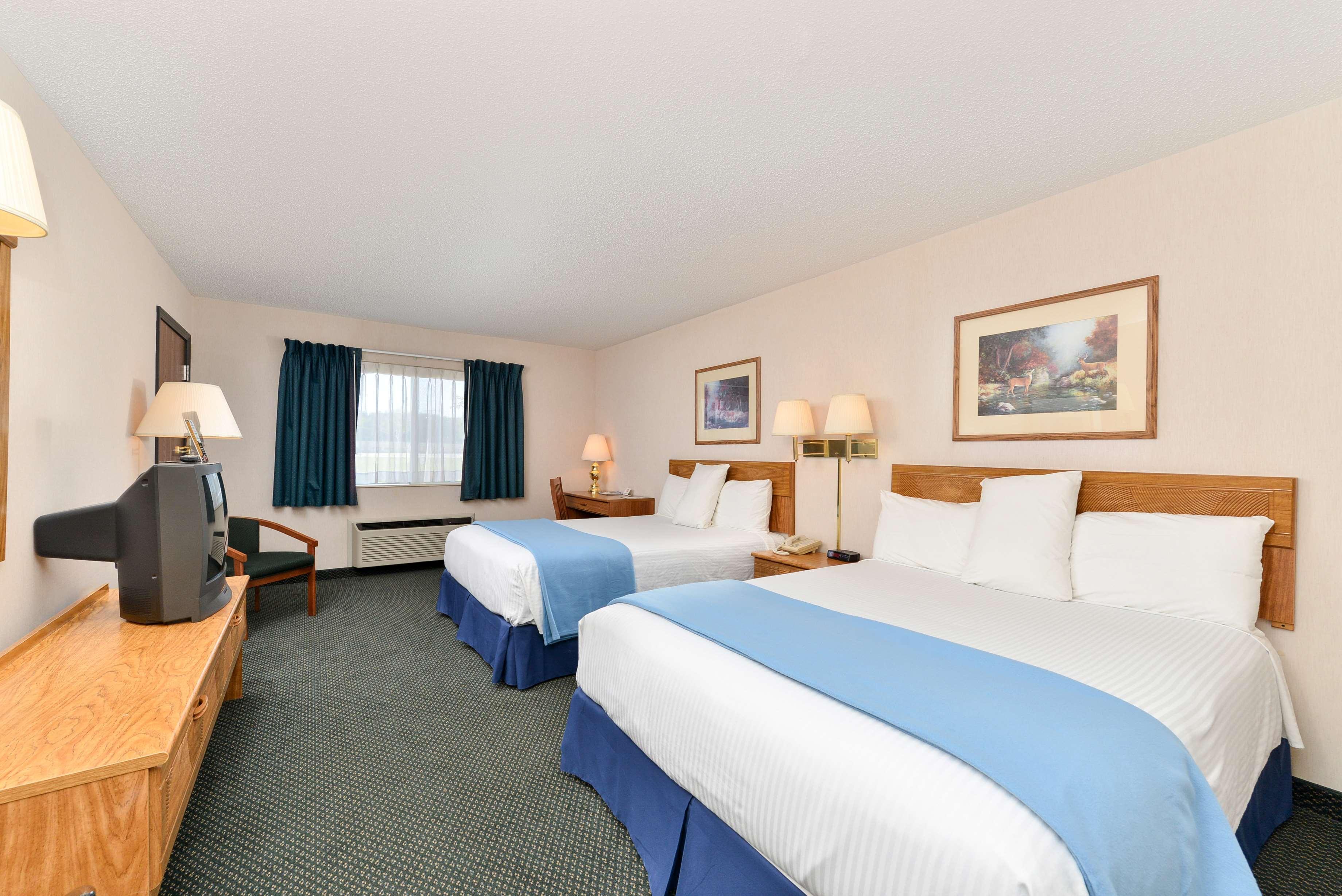 Americas Best Value Inn & Suites - Tahquamenon Country Newberry Экстерьер фото