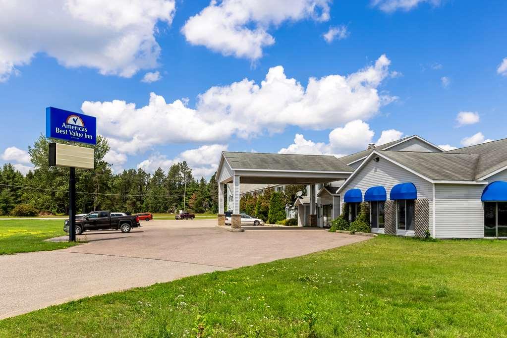 Americas Best Value Inn & Suites - Tahquamenon Country Newberry Экстерьер фото