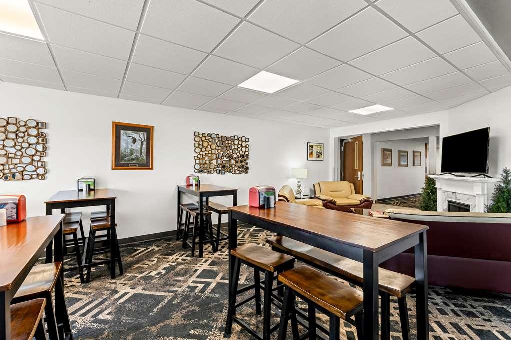 Americas Best Value Inn & Suites - Tahquamenon Country Newberry Ресторан фото