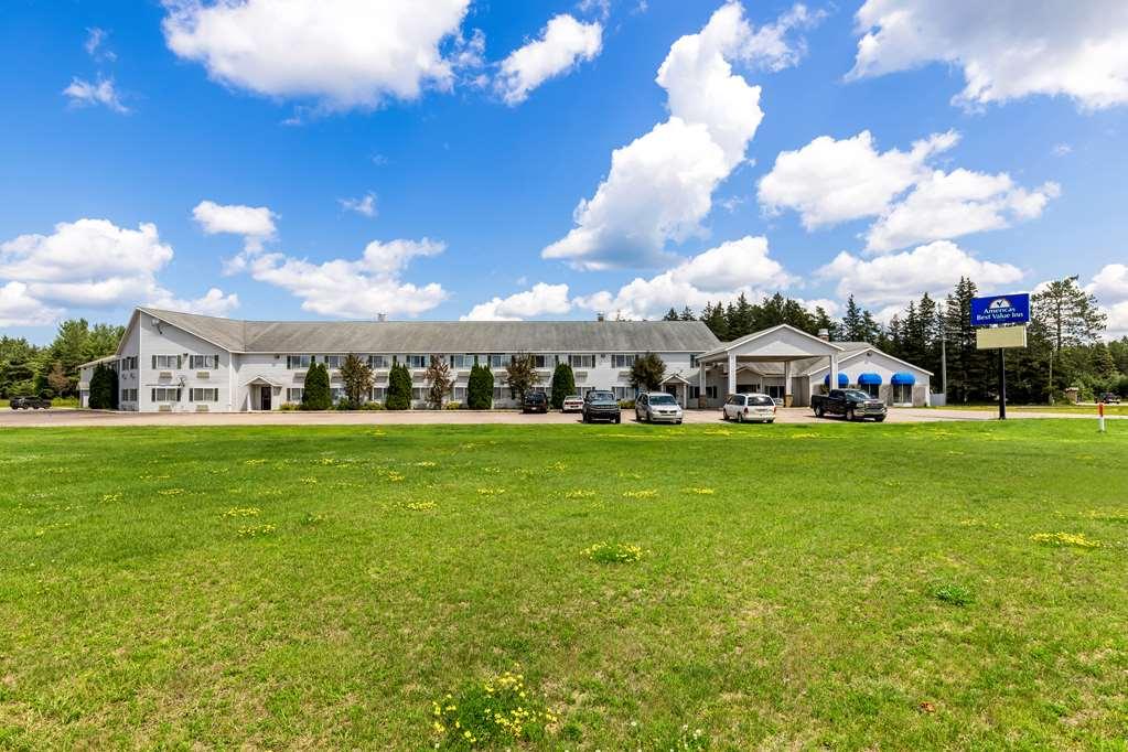 Americas Best Value Inn & Suites - Tahquamenon Country Newberry Экстерьер фото