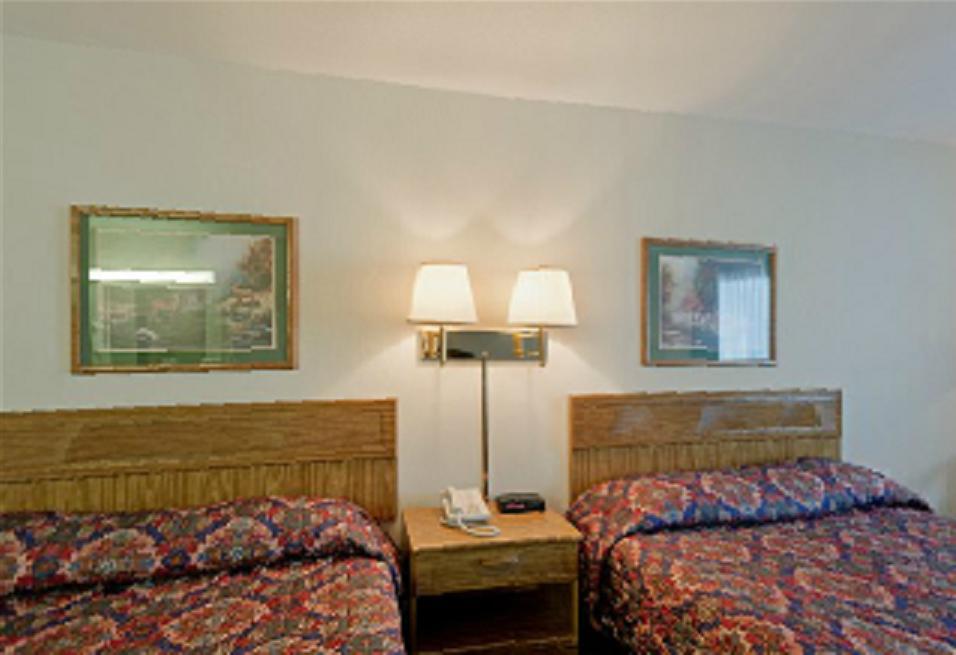 Americas Best Value Inn & Suites - Tahquamenon Country Newberry Номер фото