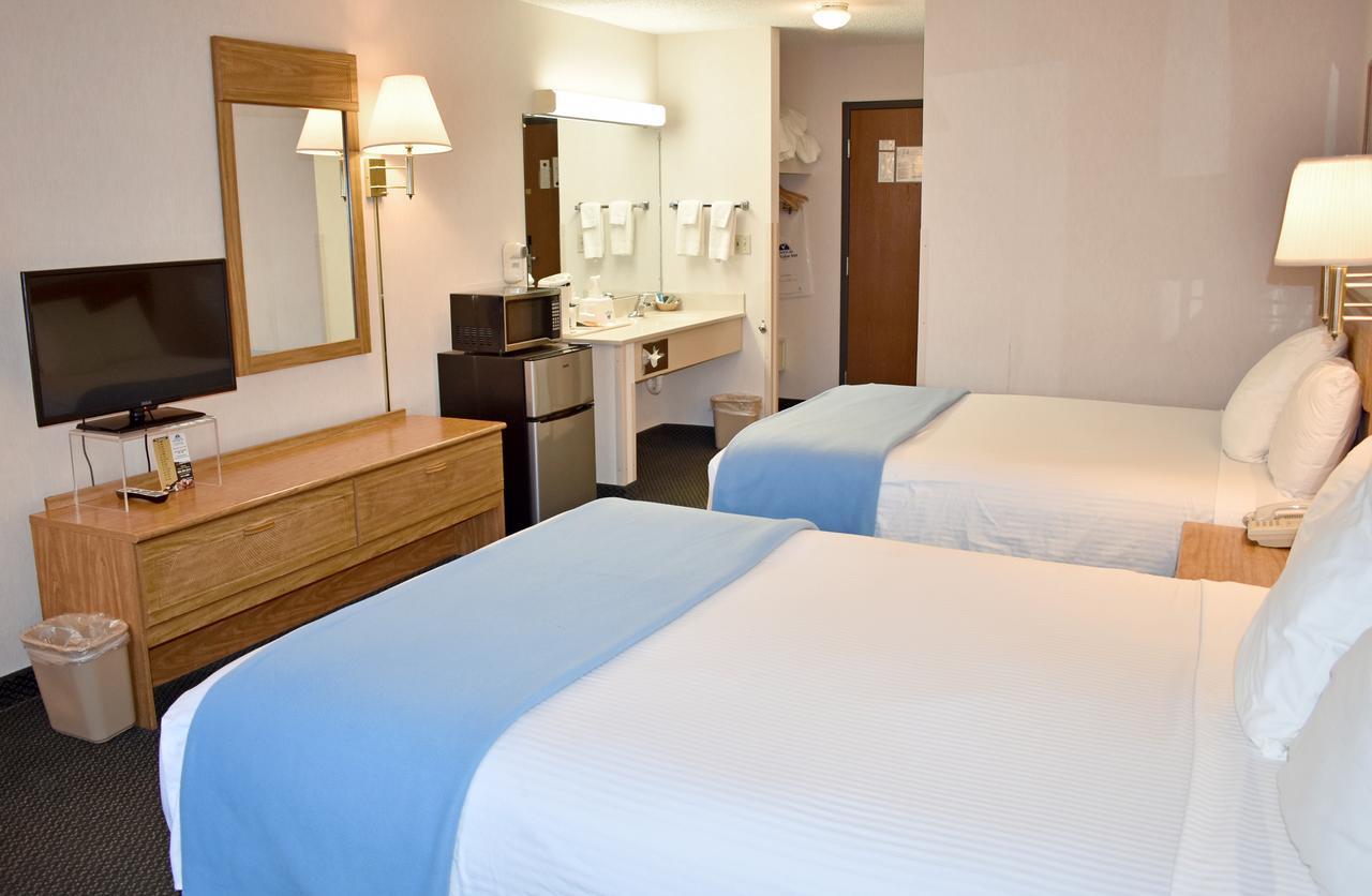 Americas Best Value Inn & Suites - Tahquamenon Country Newberry Экстерьер фото