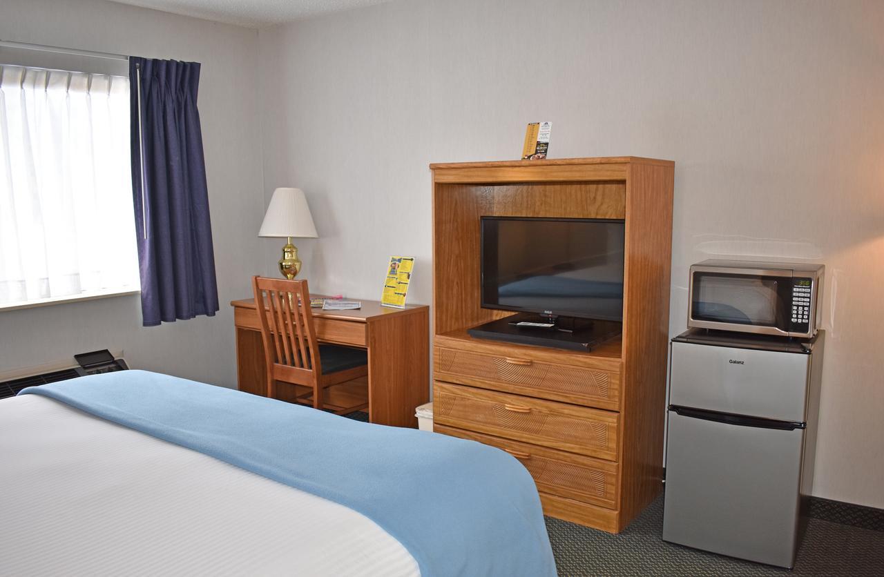 Americas Best Value Inn & Suites - Tahquamenon Country Newberry Экстерьер фото