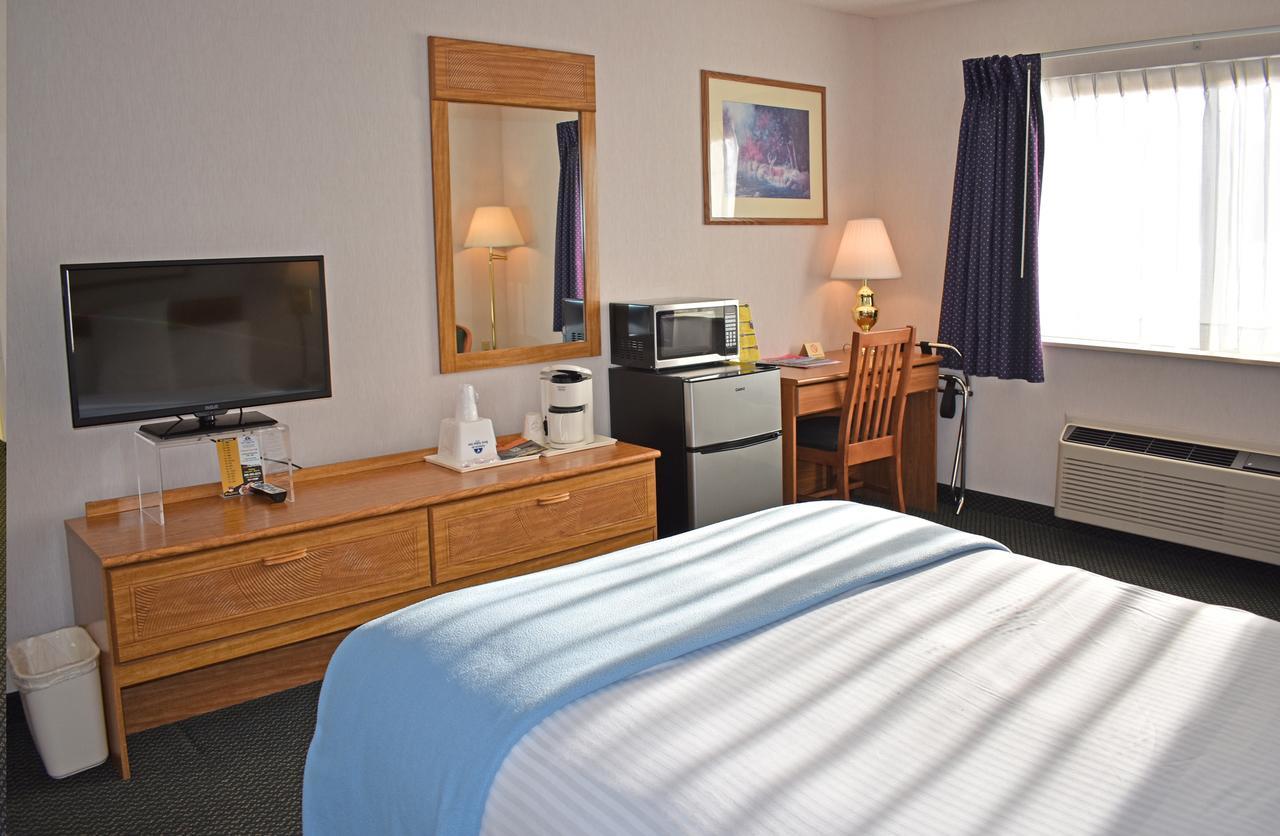 Americas Best Value Inn & Suites - Tahquamenon Country Newberry Экстерьер фото