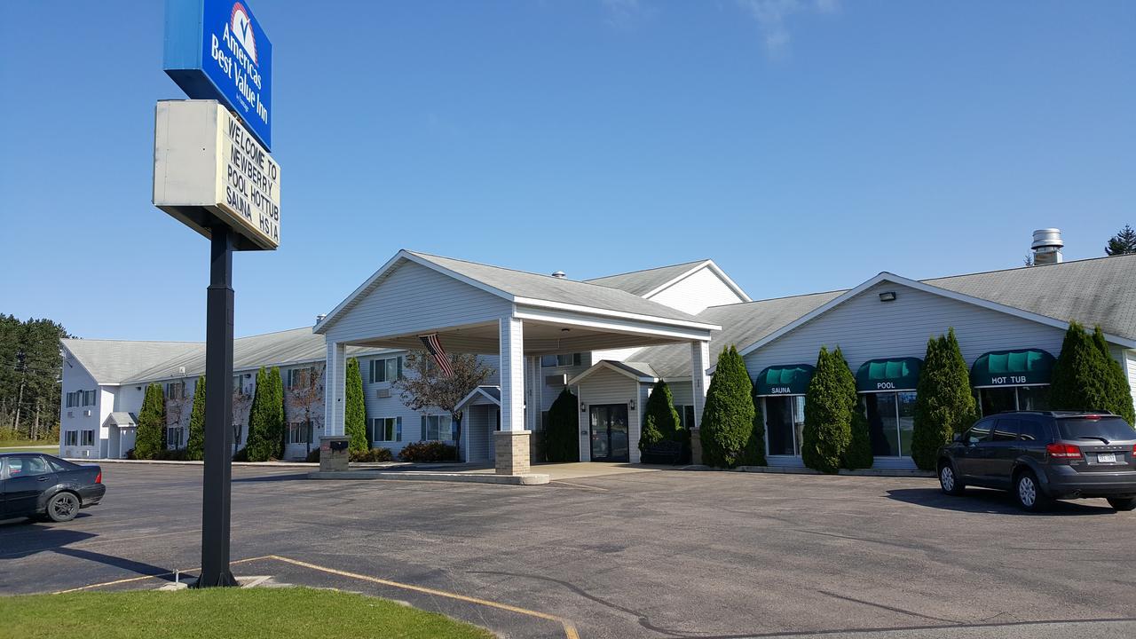 Americas Best Value Inn & Suites - Tahquamenon Country Newberry Экстерьер фото