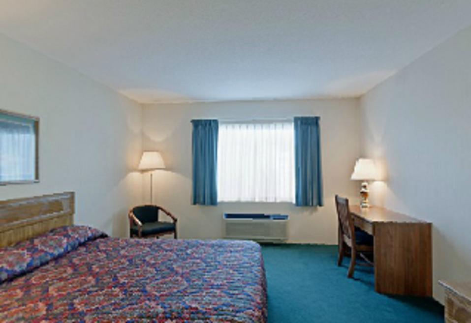 Americas Best Value Inn & Suites - Tahquamenon Country Newberry Экстерьер фото